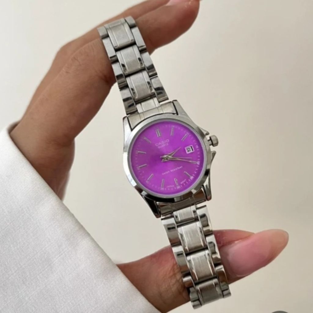 خرید آنلاین ساعت زنانه کاسیو تقویم دار صفحه سرخابی بند سیلور برند: CASIO