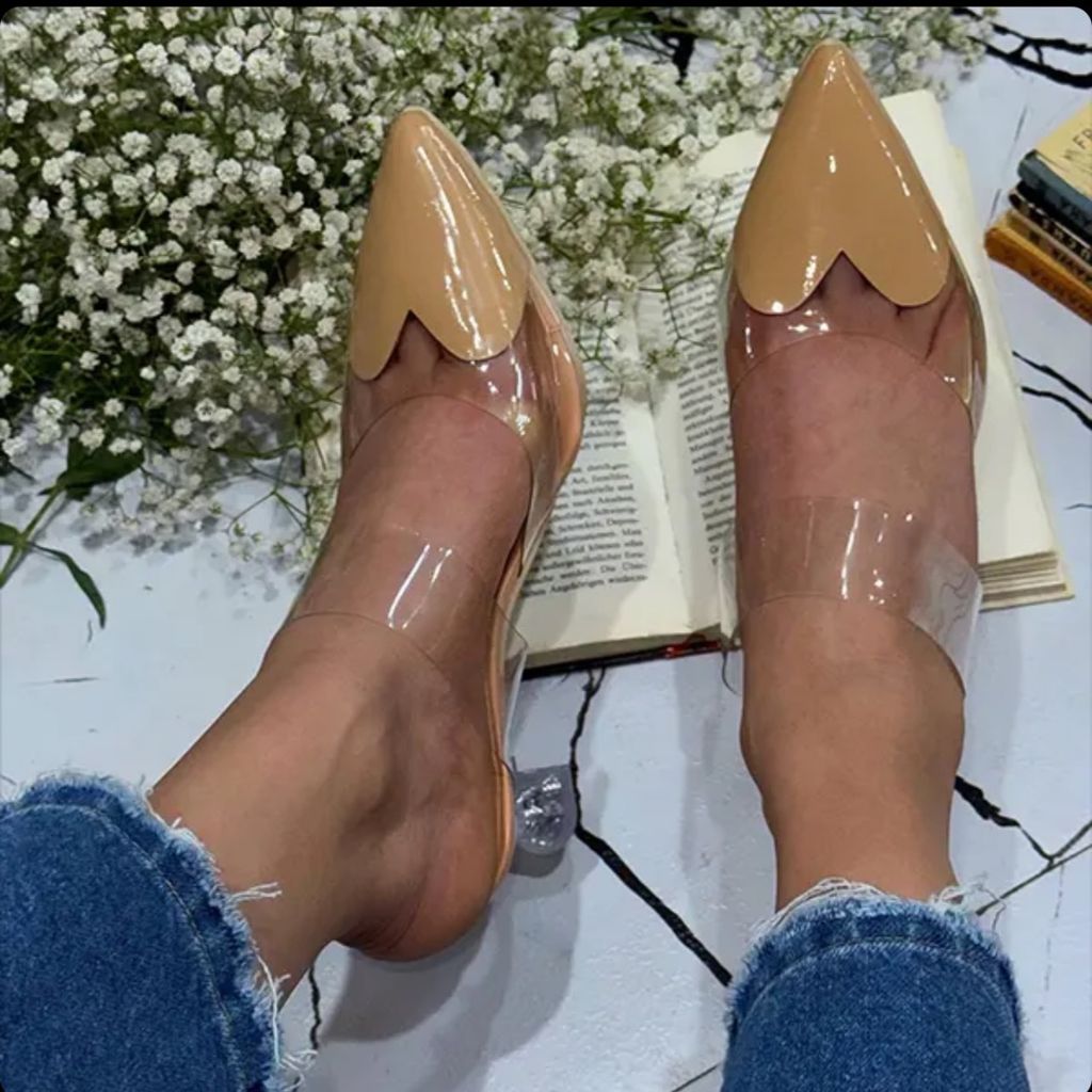 مشخصات کفش مجلسی شیشه‌ای طرح قلبی