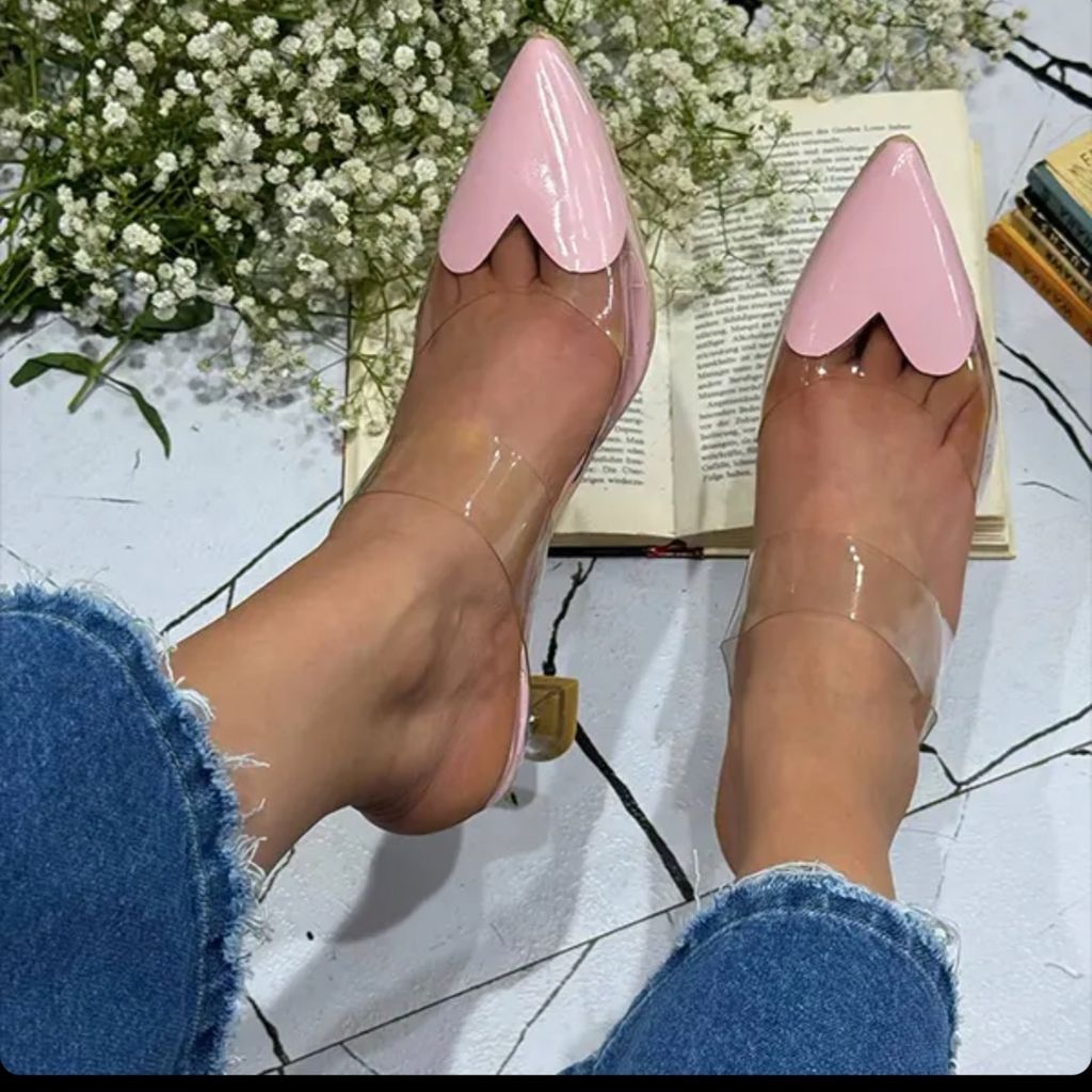 مشخصات کفش مجلسی شیشه‌ای طرح قلبی