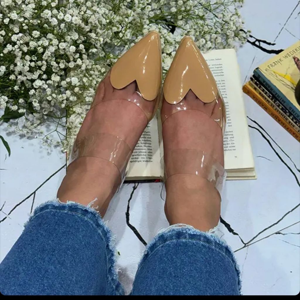 خرید آنلاین کفش مجلسی شیشه‌ای طرح قلبی