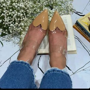 خرید آنلاین کفش مجلسی شیشه‌ای طرح قلبی