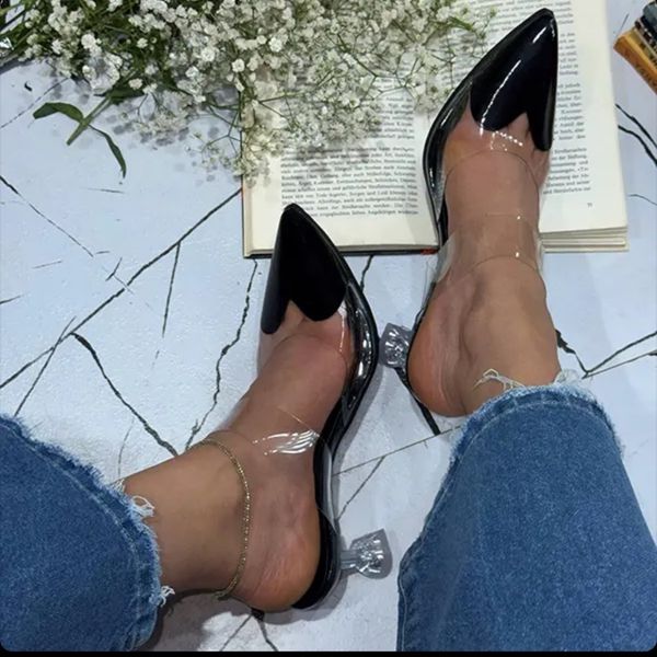 کفش مجلسی شیشه‌ای طرح قلبی