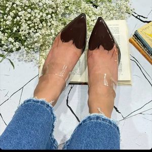 مشخصات کفش مجلسی شیشه‌ای طرح قلبی