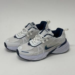 خرید انلاین کتونی اسپرت مدل نایک v2k رنگ سفید سرمه ای