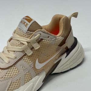 قیمت کتونی اسپرت مدل نایک v2k رنگ نسکافه ای