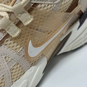 قیمت کتونی اسپرت مدل نایک v2k رنگ نسکافه ای