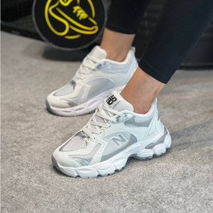 کفش نیوبالانس 9040 زنانه رنگ سفید طوسی