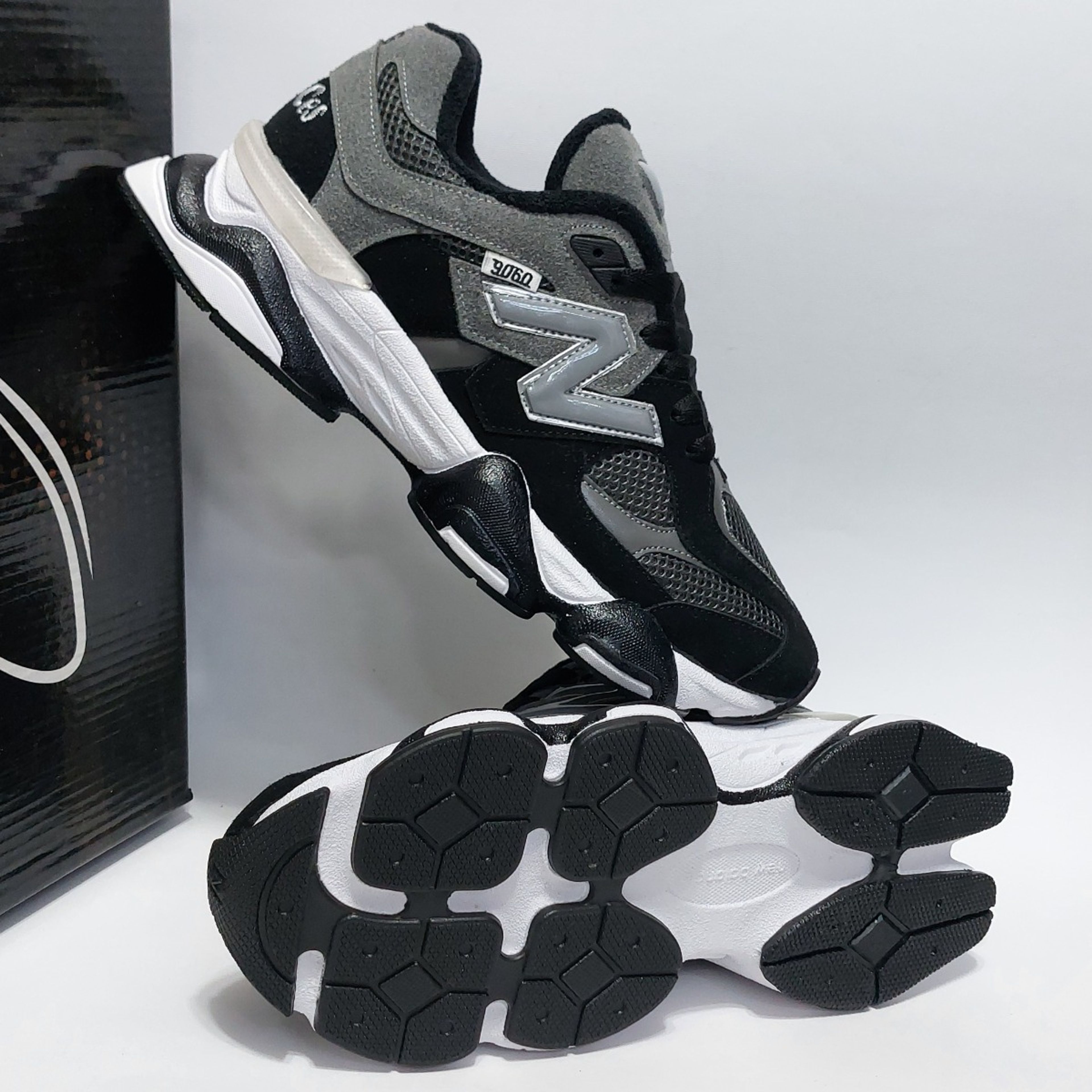 خرید اینترنتی کتانی نیوبالانس 9060 پرطرفدار و همیشه ترند New balance