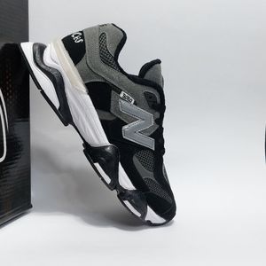 قیمت کتانی نیوبالانس 9060 پرطرفدار و همیشه ترند New balance
