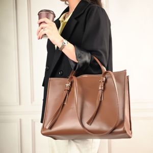 خرید آنلاین کیف دوشی و دستی بارتا