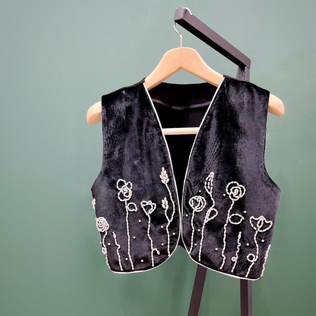 خرید انلاین جلیقه دست دوز مرواریدی طرح رز