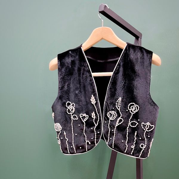 جلیقه دست دوز مرواریدی طرح رز