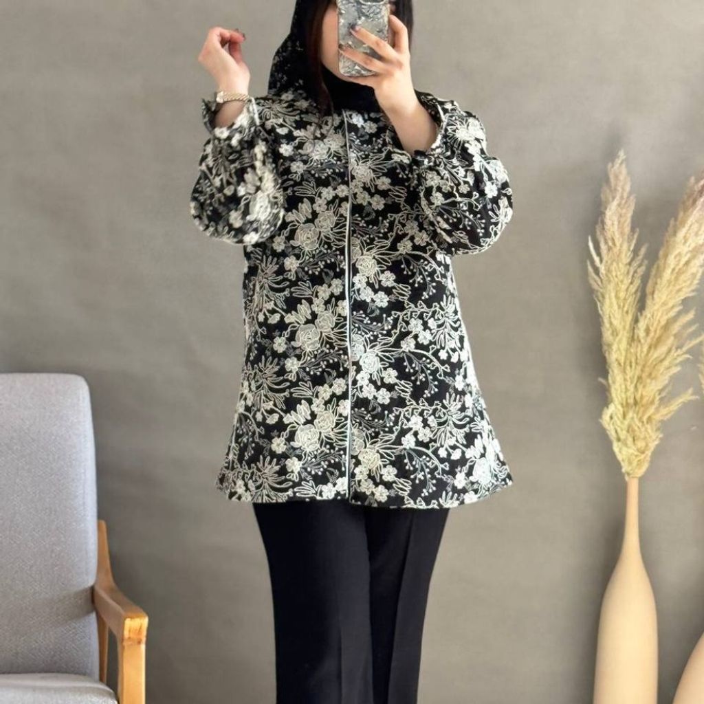 مشخصات کت سوزندوزی نیلا ربا