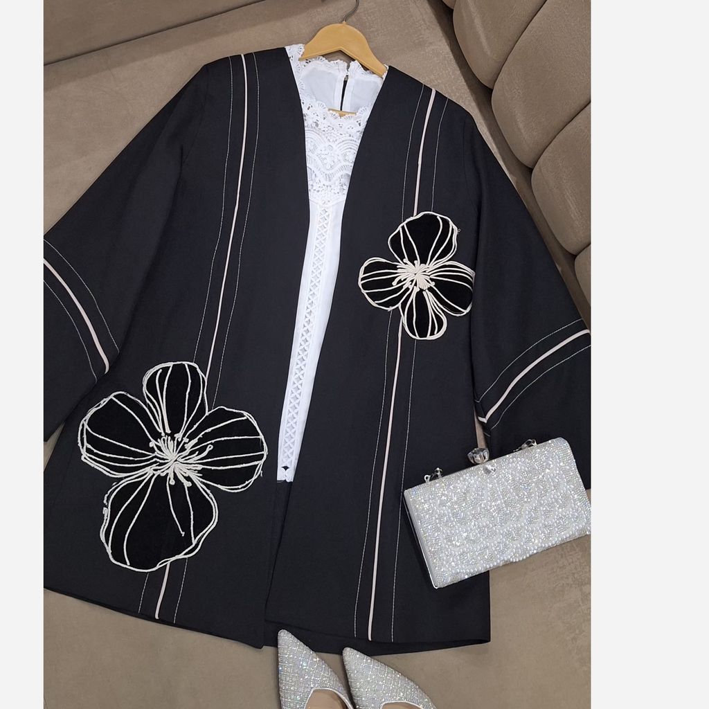 مشخصات مانتو مجلسی مدل میرا مشکی