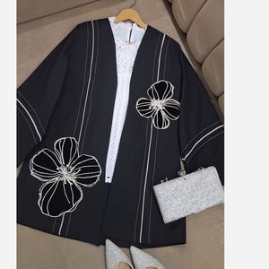 مشخصات مانتو مجلسی مدل میرا مشکی