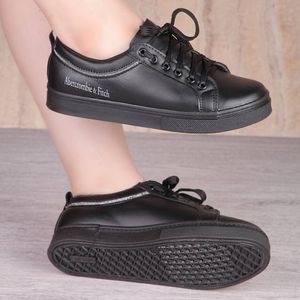 قیمت کفش اسپرت چرم زنانه