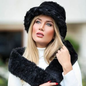 مشخصات شال و کلاه فرحی