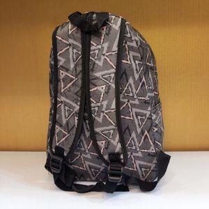 خرید اینترنتی کوله پشتی مدل مثلثی اسپرت