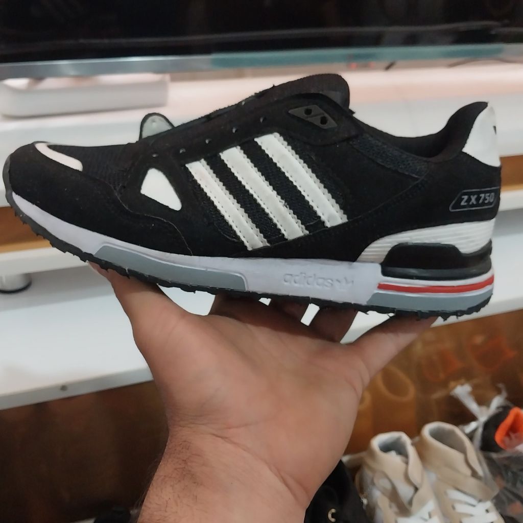 قیمت ارزان کفش آدیداس zx750