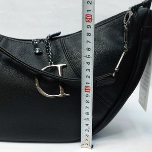 خرید آنلاین کیف چرمی دوشی زنانه وارداتی خارجی مدل هلال (Hobo) - برند Onyx Bag