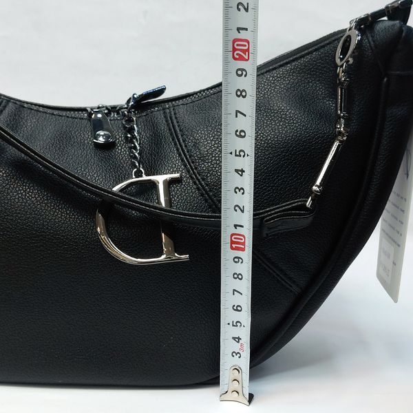 کیف چرمی دوشی زنانه وارداتی خارجی مدل هلال (Hobo) - برند Onyx Bag