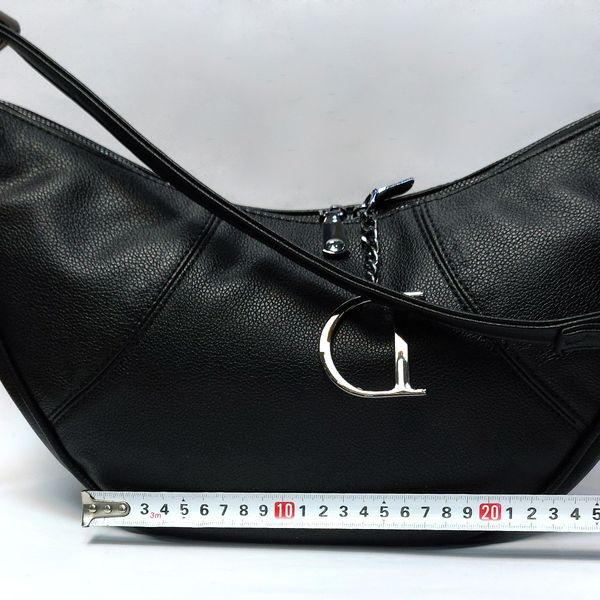 کیف چرمی دوشی زنانه وارداتی خارجی مدل هلال (Hobo) - برند Onyx Bag