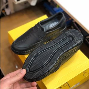 قیمت ارزان کفش چرم طبی زنانه مدل ساناز رنگ مشکی