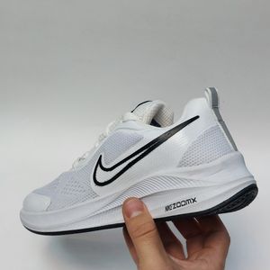 مشخصات کتانی نایک زوم بسیار سبک و راحت Nike Zoom