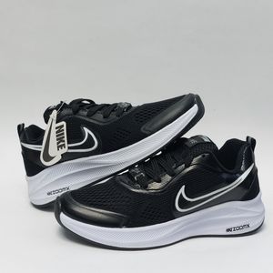 مشخصات کتانی نایک زوم بسیار سبک و راحت Nike Zoom