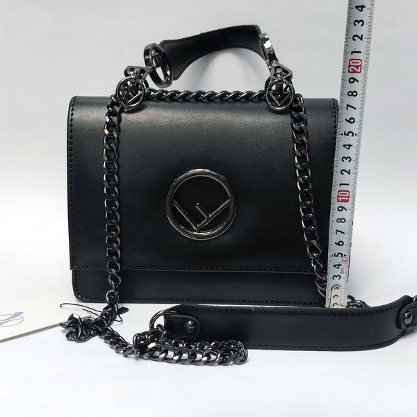 کیف رو دوشی زنانه وارداتی درجه یک طرح فندی Fendi