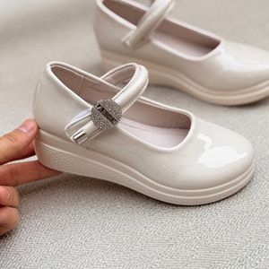 خرید اینترنتی قیمت کفش دخترانه عروسکی طرح ورنی ABCD از کیدز کد 4112506