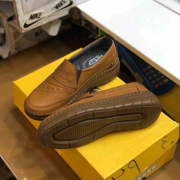 کفش چرم طبی زنانه مدل مونا عسلی