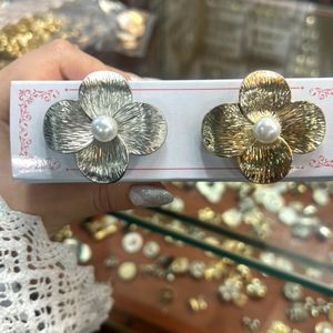 دکمه نقره ای چهارگلبرگ وسط مرواریدی فلزی وارداتی