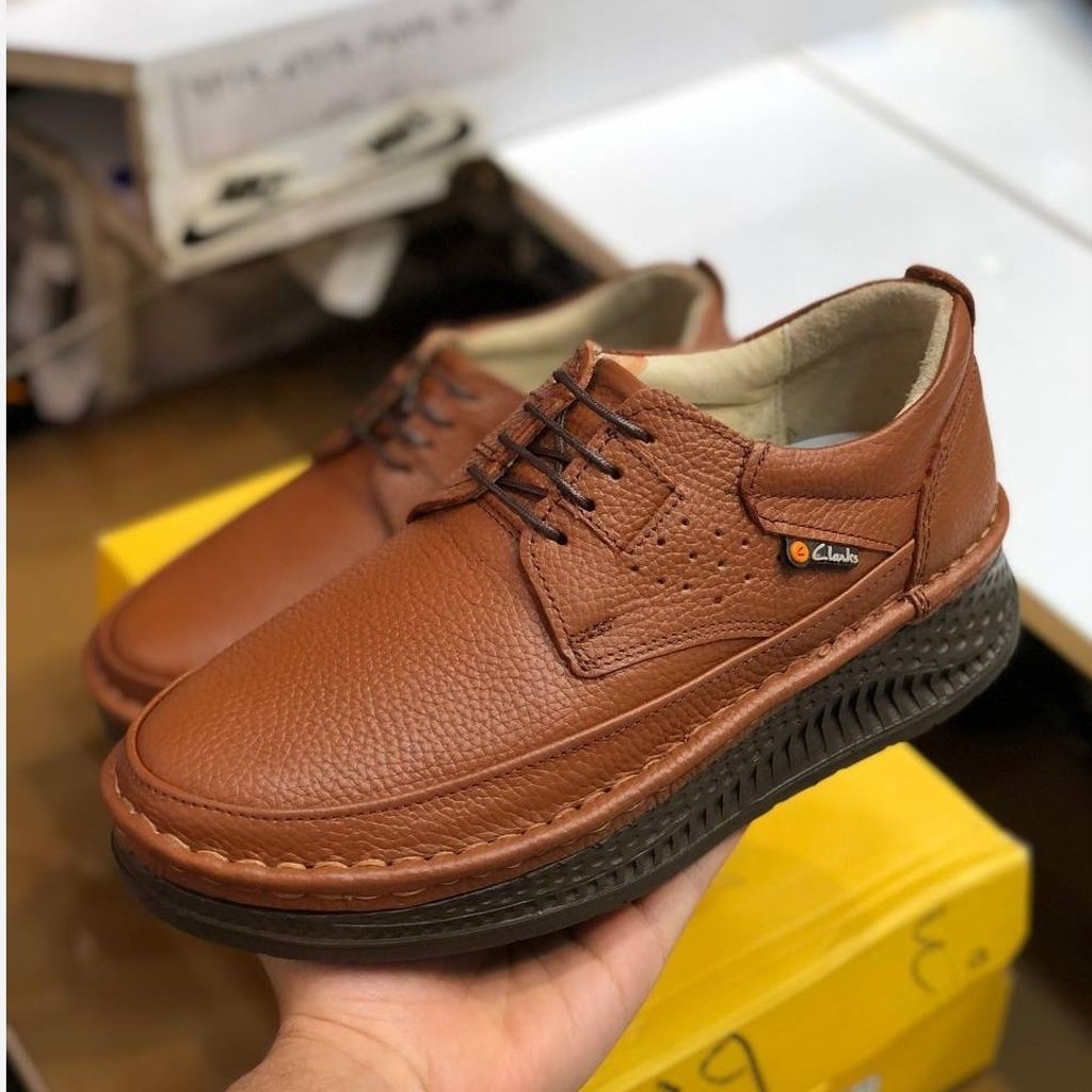 خرید انلاین کفش چرم مردانه کلارک زیره پرفکت عسلی 
