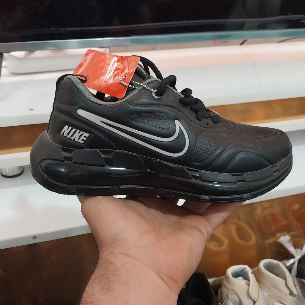 مشخصات کفش نایک میانه مشکی 37 و38