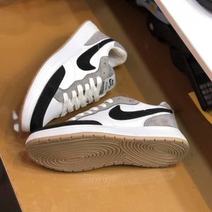 کفش نایک SB مردانه رنگ طوسی سفید