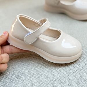 خرید اینترنتی قیمت کفش دخترانه عروسکی طرح ورنی ساده new از هارتال کد 4113005