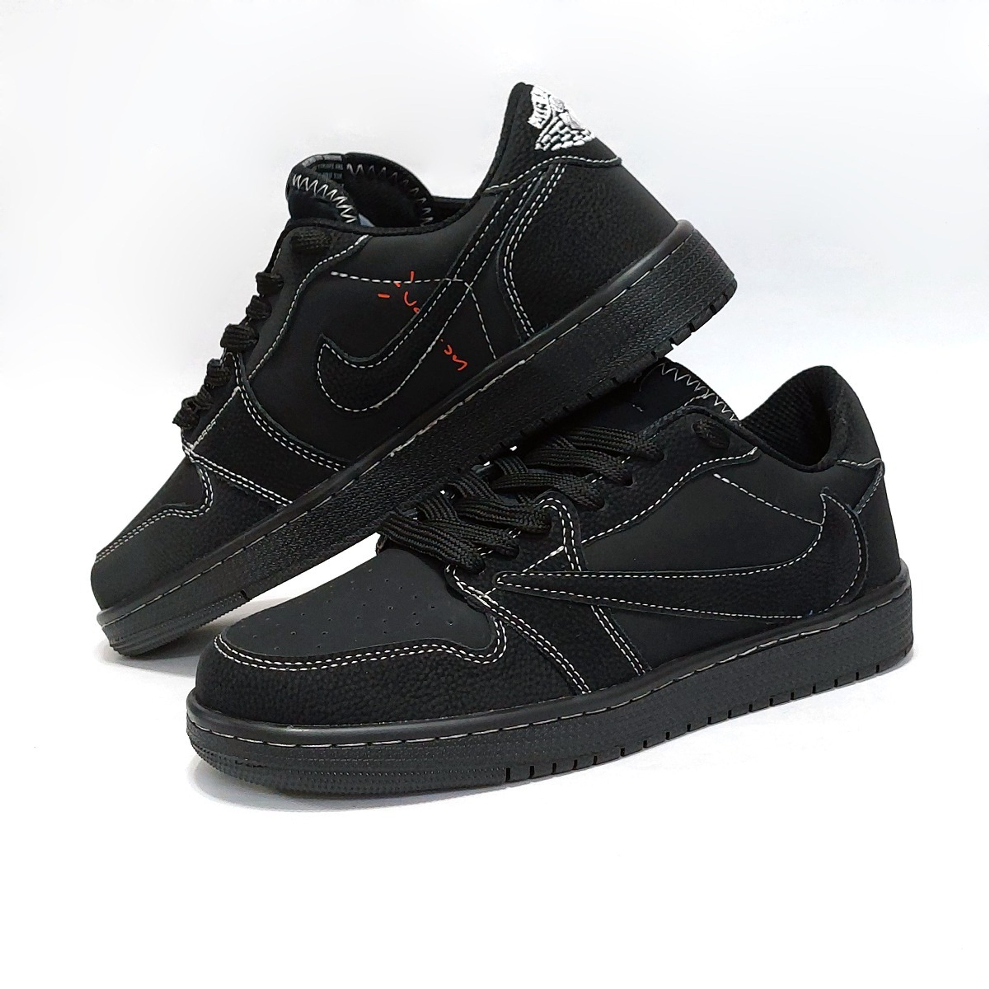 فروش اینترنتی کتانی ترویس اسکات بلک فانتوم Travis Scott Black Phantom