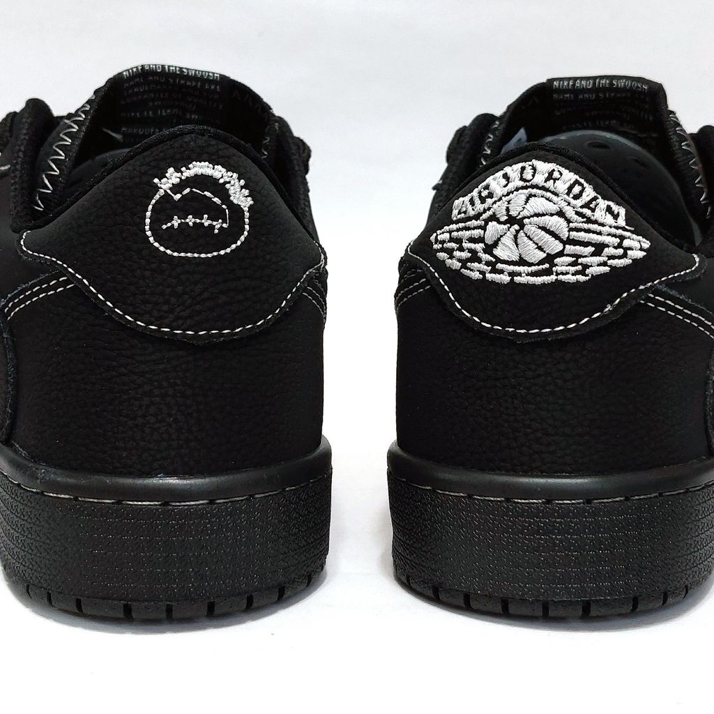 فروش اینترنتی کتانی ترویس اسکات بلک فانتوم Travis Scott Black Phantom