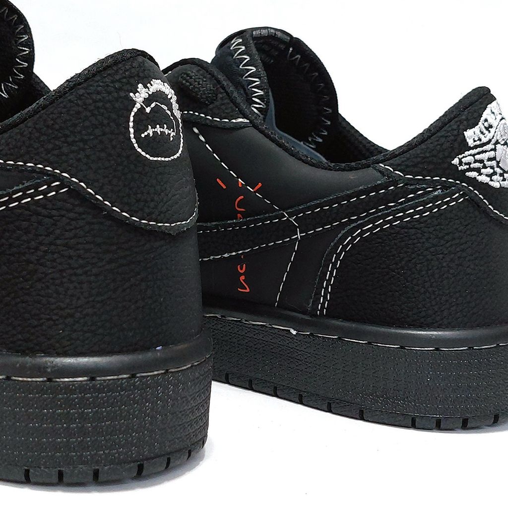 فروش اینترنتی کتانی ترویس اسکات بلک فانتوم Travis Scott Black Phantom
