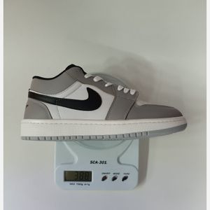 قیمت کتونی مردانه نایک جردن 1 طوسی سفید