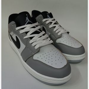 خرید آنلاین کتونی مردانه نایک جردن 1 طوسی سفید