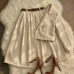 قیمت ارزان کت دامن زنانه ست سه تیکه لاکچری