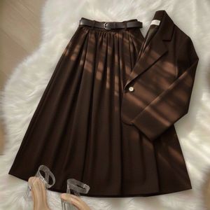 مشخصات کت دامن زنانه ست سه تیکه لاکچری