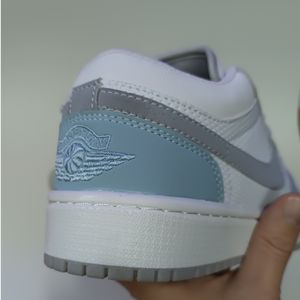 فروش اینترنتی کتونی مردانه نایک جردن 1 طوسی سفید روشن کیفیت بالا