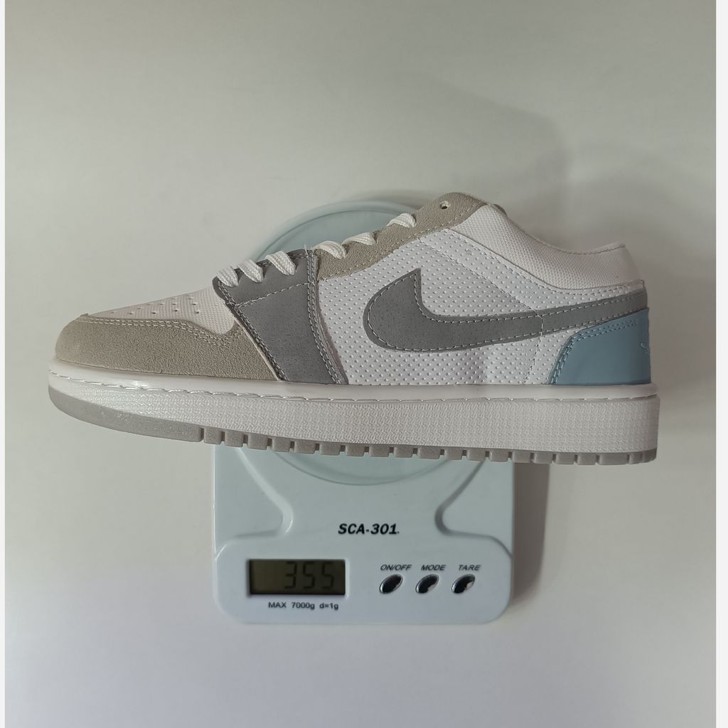 مشخصات کتونی مردانه نایک جردن 1 طوسی سفید روشن کیفیت بالا