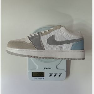 مشخصات کتونی مردانه نایک جردن 1 طوسی سفید روشن کیفیت بالا