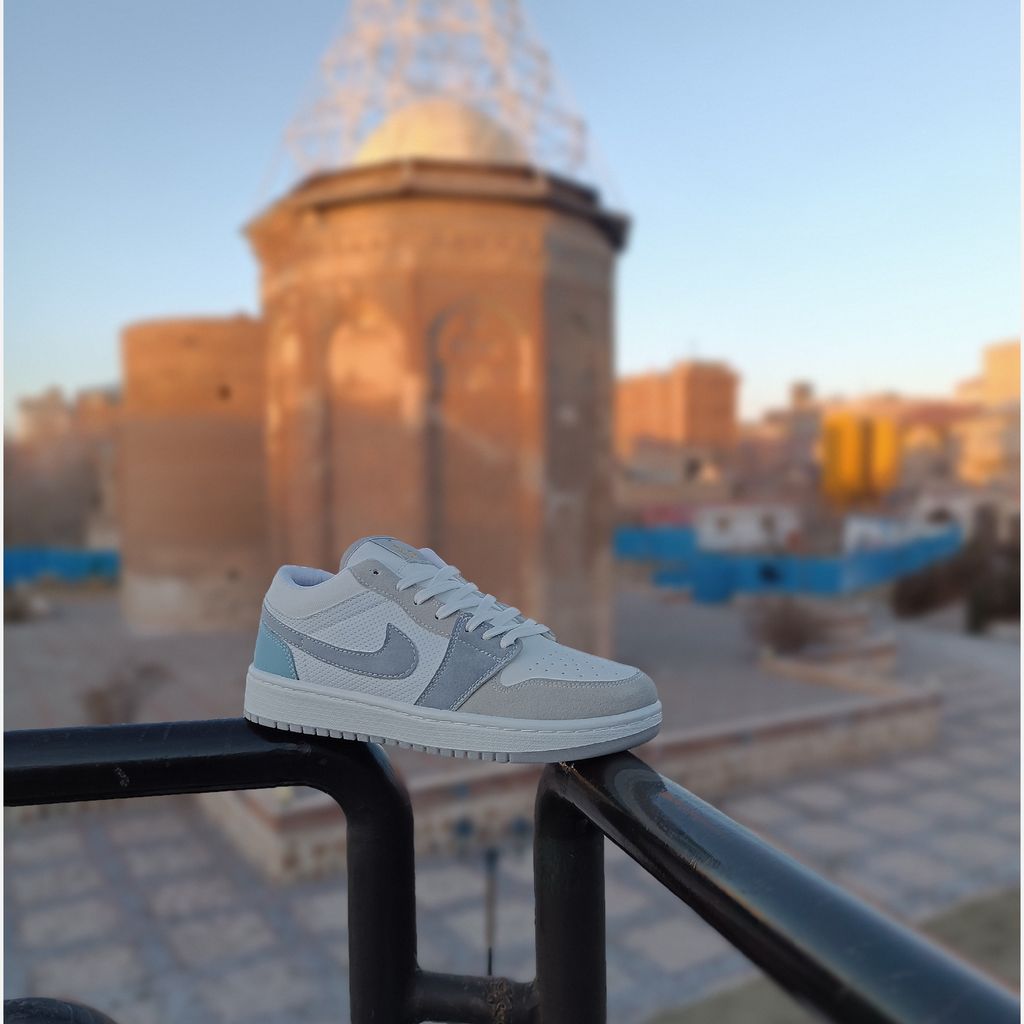 فروش اینترنتی کتونی مردانه نایک جردن 1 طوسی سفید روشن کیفیت بالا