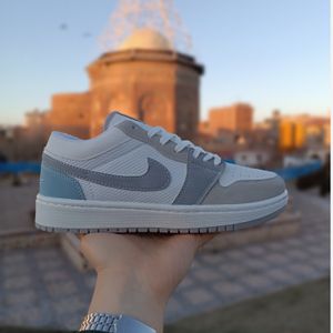 قیمت ارزان کتونی مردانه نایک جردن 1 طوسی سفید روشن کیفیت بالا