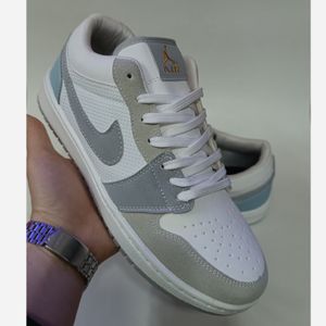 خرید اینترنتی کتونی مردانه نایک جردن 1 طوسی سفید روشن کیفیت بالا